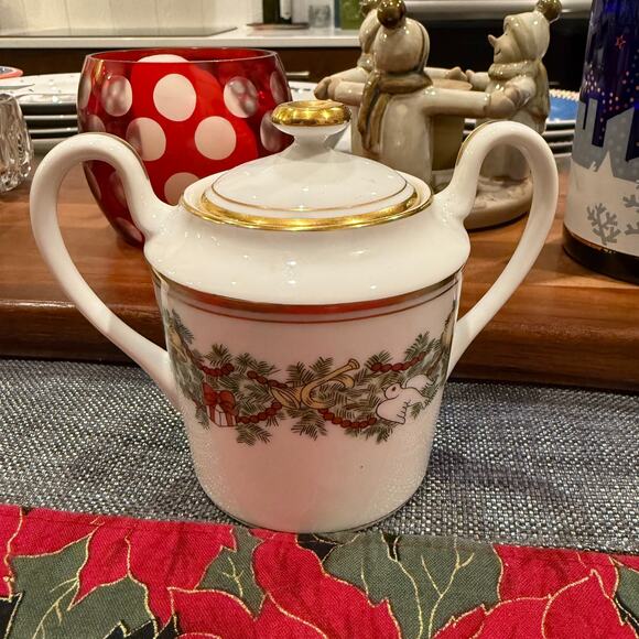 Fitz & Floyd St. Nicholas 1978 Christmas Pattern Covered Sugar & Creamer Set - Picture 2 of 7